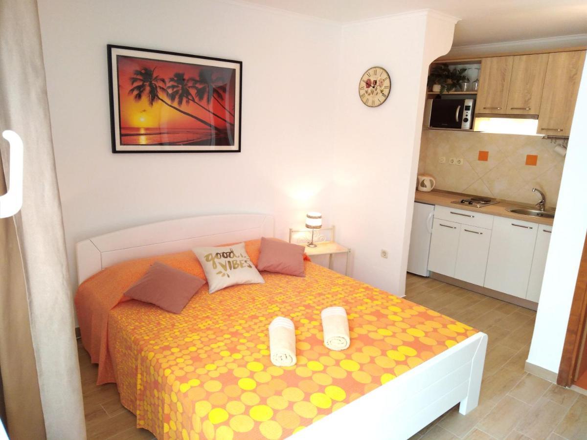 Apartments Green & Orange ฮวาร์ ภายนอก รูปภาพ